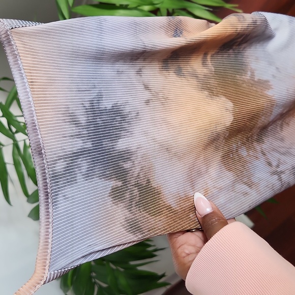 Pretty Little Thing US 6 halter dress - Picture 2 of 4